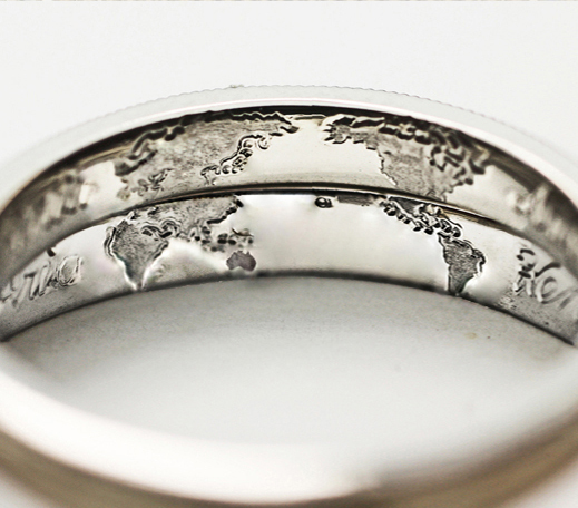 結婚指輪の内側に描いた世界地図