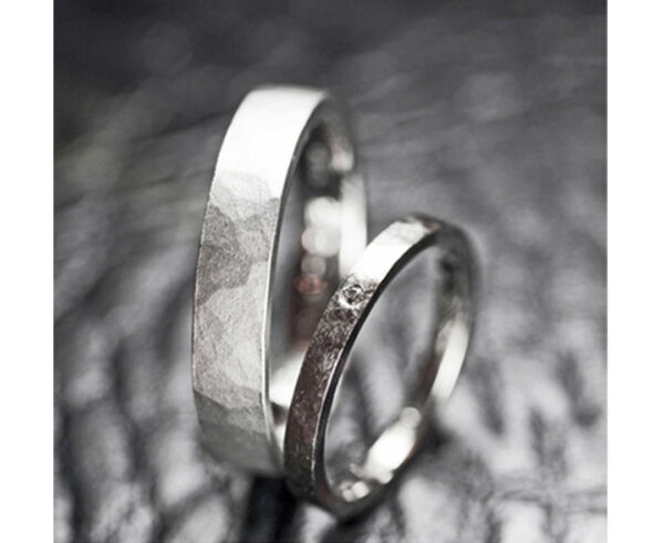 凍ったフローズンアイスの様な【ツチメデザイン】の結婚指輪作品 ＞