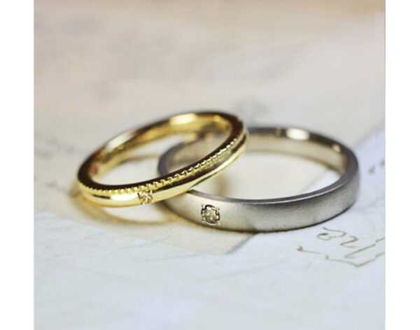 【美しいマットテクスチャー】のグレー＆ゴールドのオーダー結婚指輪 ＞
