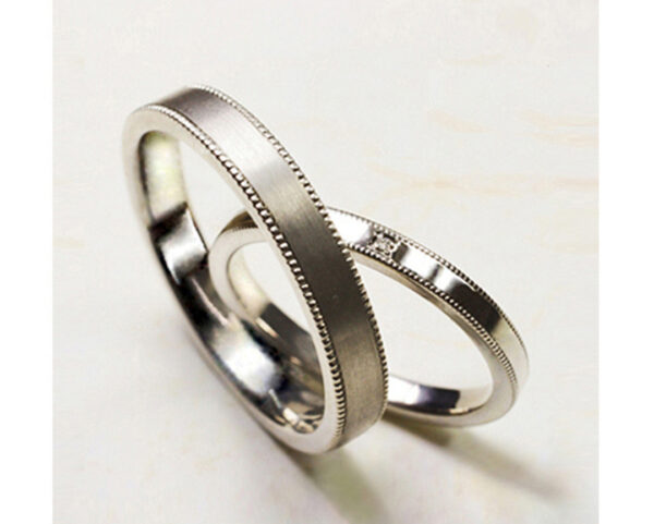 【リボンステッチをプラチナで】デザインしたミルグレインの結婚指輪 
