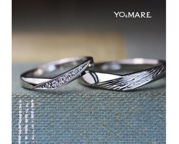 ダイヤ＆テクスチャーをデザインしたVラインの結婚指輪オーダー作品 