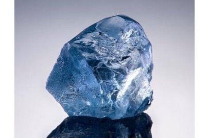【 タイプ Ⅱb 】ダイヤモンドの原石は、通常炭素原子内に微量のホウ素を含み、多くの場合、ブルーカラーダイヤモンドにります。