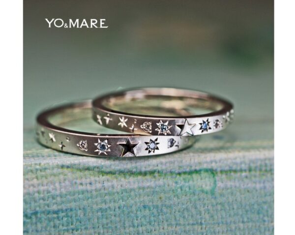 結婚指輪一周に星の模様とブルーダイヤモンドをデザインしたオーダーメイド作品 ＞