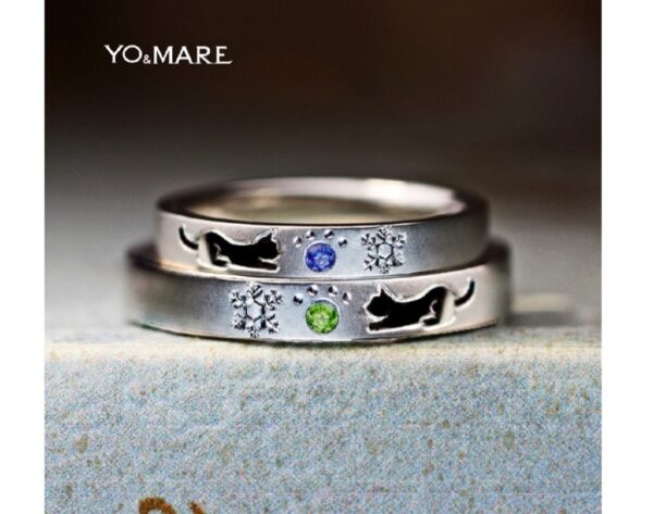 【ネコと結晶の模様】を誕生石の肉球で飾った結婚指輪オーダー作品 ＞