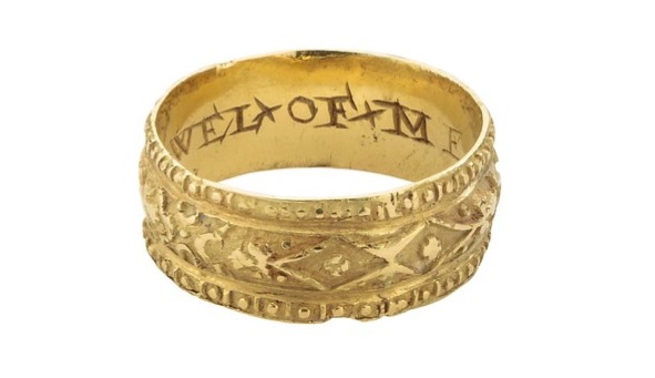 ポシーリングという人気の結婚指 輪が出はじめ、指輪の中に詩を刻んだも のでした。