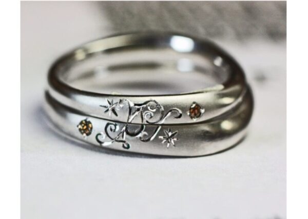 オリジナルのマークを ２本の結婚指輪で重ねてつくる オーダーメイドのリングをご希望でした