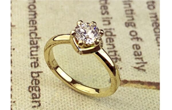 モアサナイトの婚約指輪をゴールドでオーダーデザインしたオリジナル ＞