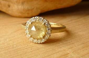 ローズカットのダイヤをアンティークなゴールドの婚約指輪にオーダーメイド ＞