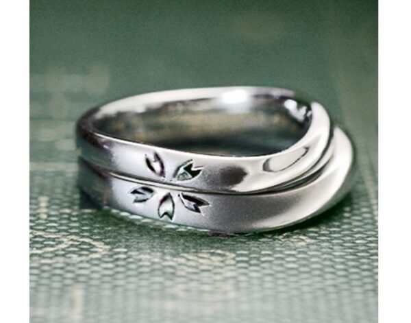 ２本でサクラ・ソメイヨシノの花をつくるオーダーメイド・結婚指輪 