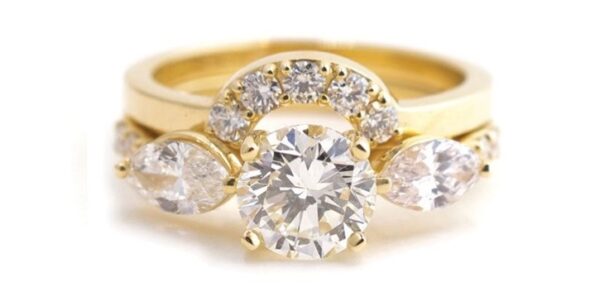 婚約指輪と結婚指輪の価格相場と購入時期
