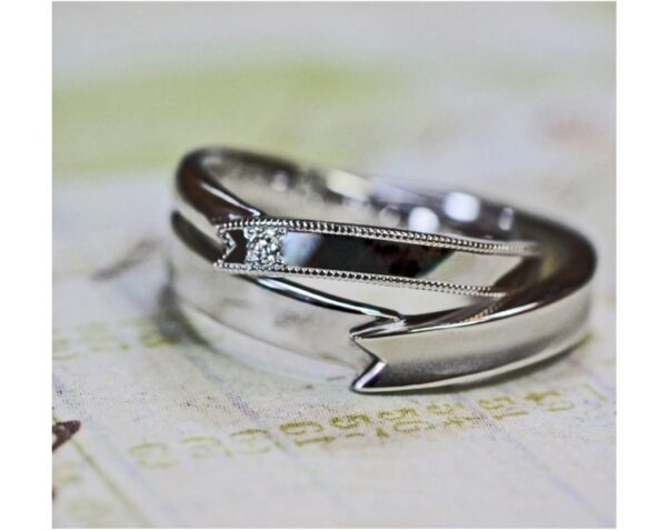 結婚指輪を【プレゼントリボン】の様にオーダーデザインした作品 