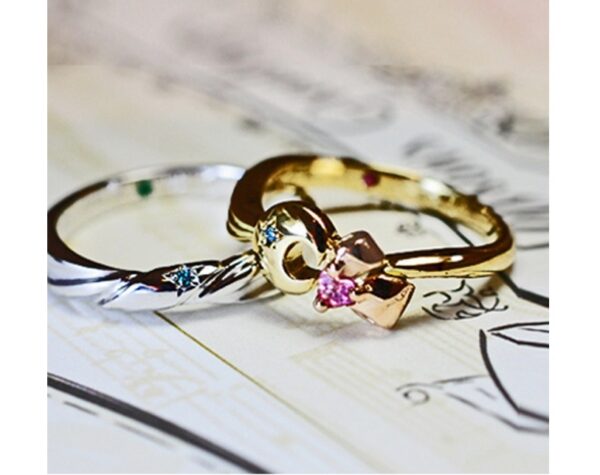 【月とリボン】を【ゴールドの結婚指輪】にデザインしたオーダー作品 ＞