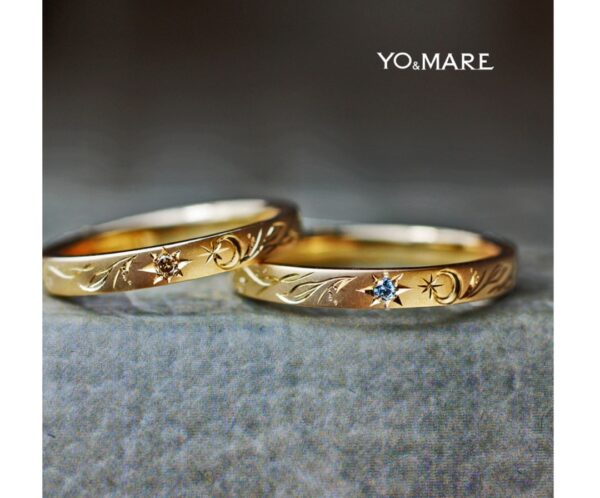 月と星の夜空の模様をゴールドの結婚指輪にデザインしたオーダー作品 