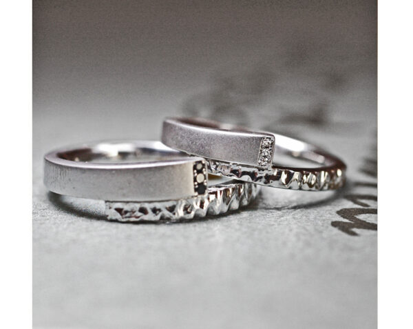 個性的なスネークデザインのプラチナ・結婚指輪コレクション 