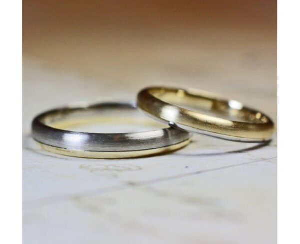 丸いフォルムのゴールドとグレーのコンビカラー・結婚指輪コレクション 