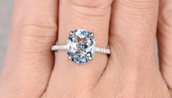 ダイヤモンド以外の宝石で婚約指輪を