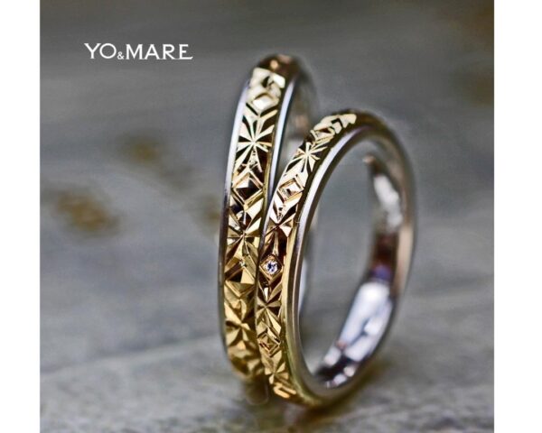 手彫りの幾何学模様のゴールドとプラチナを合わせたカラーコンビの結婚指輪オーダー作品