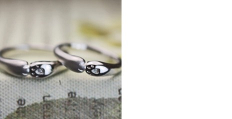 ねこがハグする手にデザインされた結婚指輪オーダーメイド作品