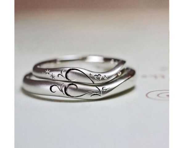 ■ ふたりのリングを重ねてハートの模様をつくる結婚指輪コレクション 