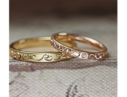 ■ 【イニシャルＹ&Ｒ】と花模様をデザインした結婚指輪ゴールド作品 