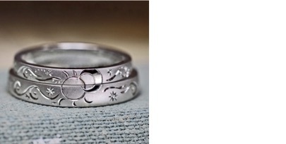 月と太陽の手彫り模様を入れたオーダーメイドの結婚指輪 