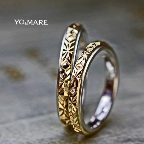 幾何学模様が手彫りで入る２カラーコンビの結婚指輪オーダー作品