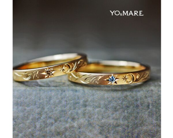  月と星の夜空の模様をゴールドの結婚指輪にデザインしたオーダー作品 