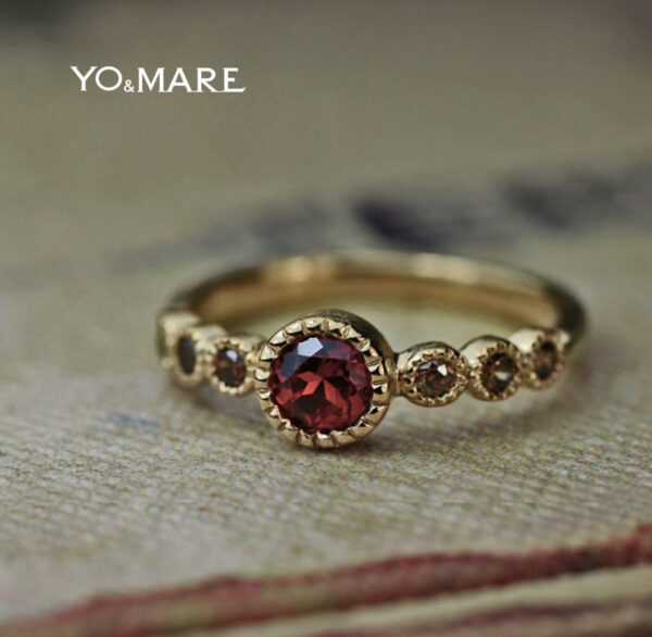 ガーネットのアンティークなバラデザインの婚約指輪オーダー作品