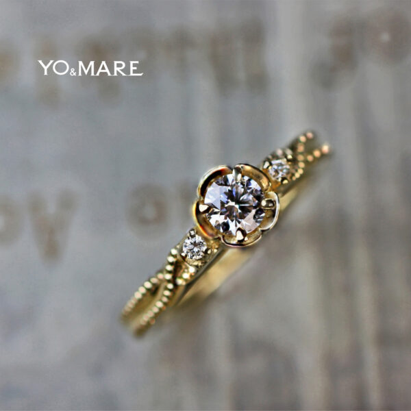 5枚花でデザインされたアンティークなゴールドの婚約指輪オーダーメイド作品 