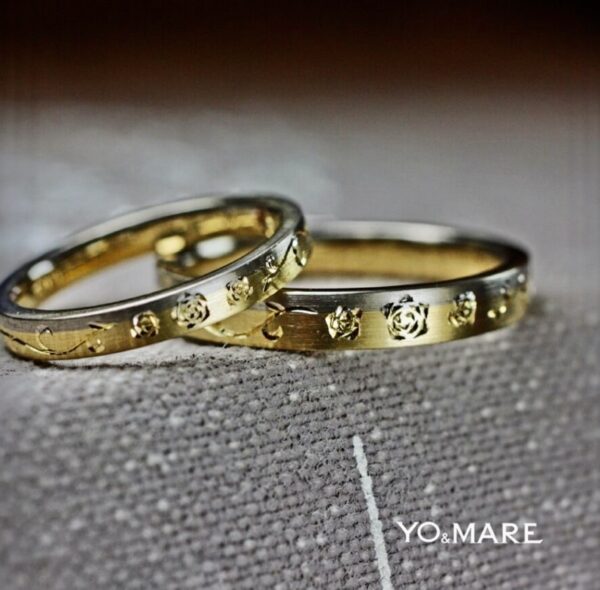 コンビカラーのゴールドリングにバラの模様を入れた結婚指輪オーダーメイド作品 