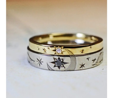 月と星の手彫り模様を重ねたリングに描いた結婚指輪オーダーメイド作品 