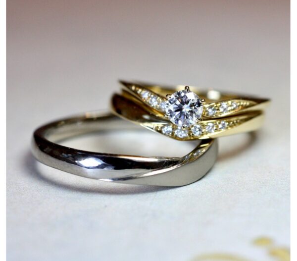 ゴールドの結婚指輪と婚約指輪のセットリングオーダー作品