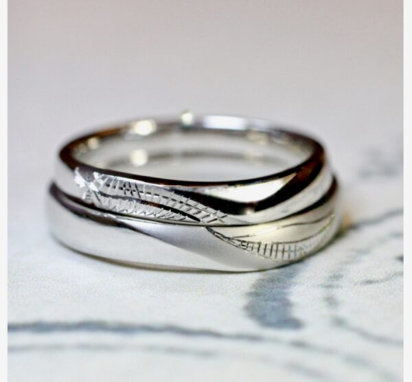 ２本重ねて葉脈の紋様を繋げた結婚指輪オーダー作品