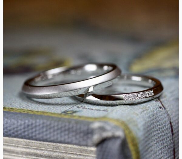 センターエッジのスタイリッシュな結婚指輪オーダーメイド作品