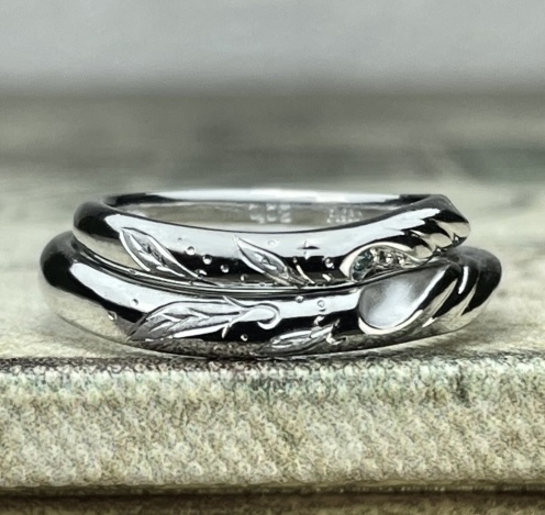 羽デザインをカラスをモチーフにしてデザインした結婚指輪オーダー作品