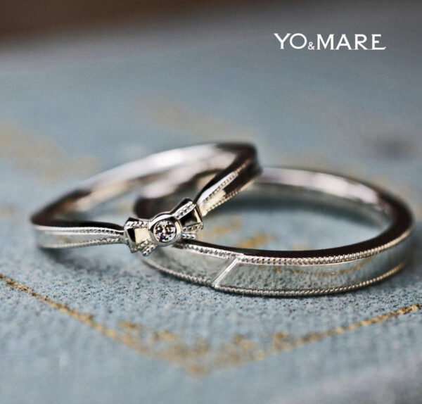 リボンにダイヤモンドがデザインされた結婚指輪オーダー作品