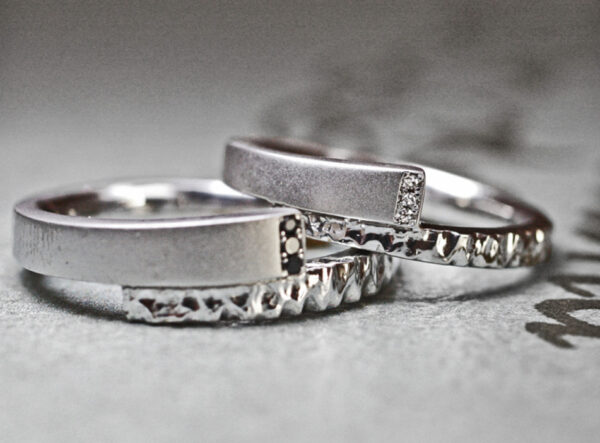 ■ 個性的なスネークデザインのプラチナ結婚指輪コレクション 