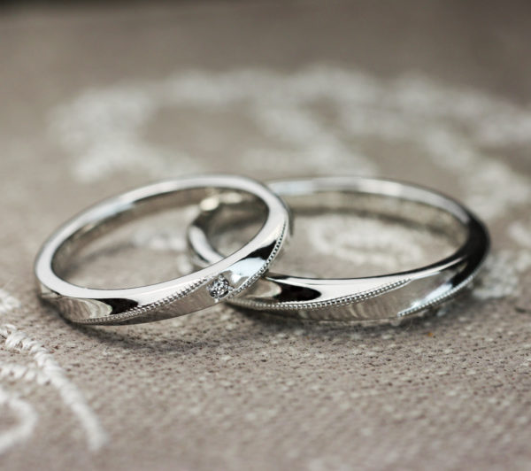 細いおしゃれな結婚指輪・プラチナリリアン