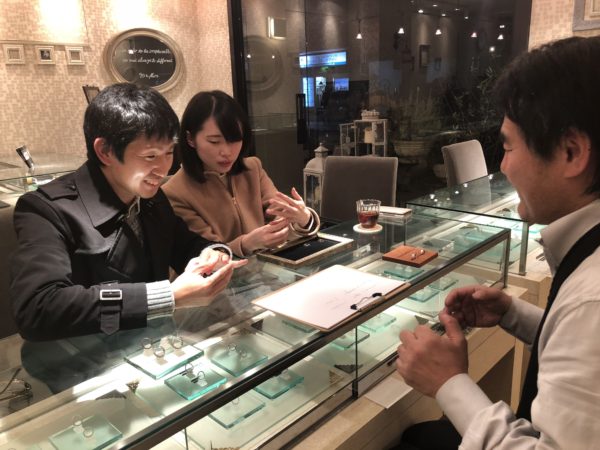 オーダーメイドの結婚指輪の製作に加わったお客様　２