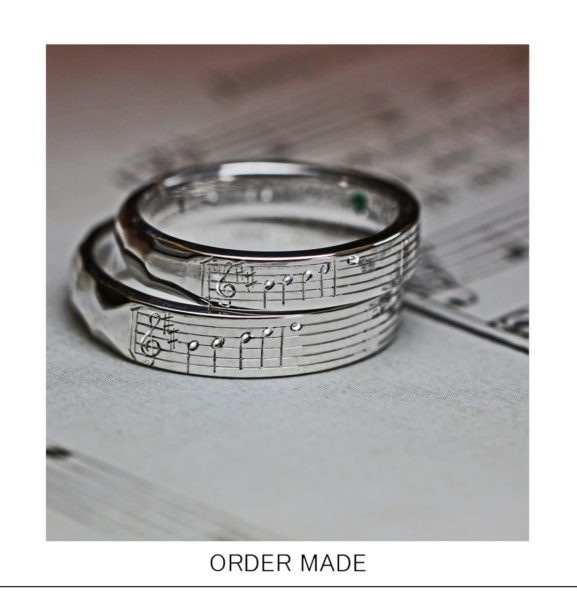 結婚指輪に２人だけの音楽を刻んだオーダー作品