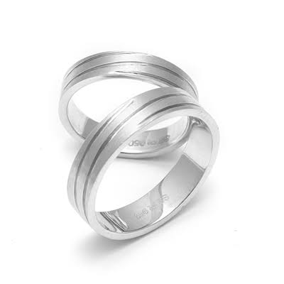 ゴールドを売ってプラチナの結婚指輪の購入は今